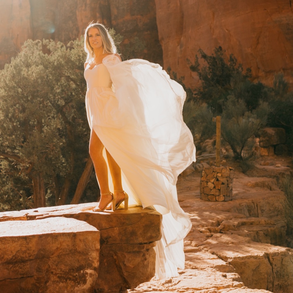 Leanne Marshall McKenna Wedding Dress - Picture 7 of 13